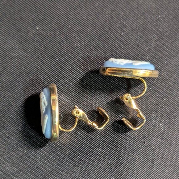 Vintage Blue Cameo Clip-On Earrings Gold-Tone Retro Jewelry Oval Design Women - Picture 6 of 9